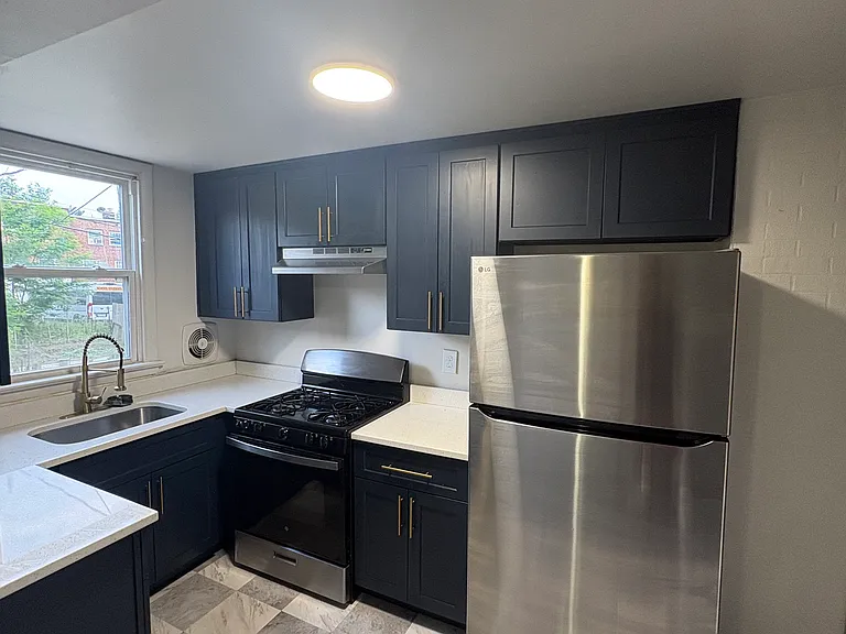 2147 Kensington St — Photo 1
