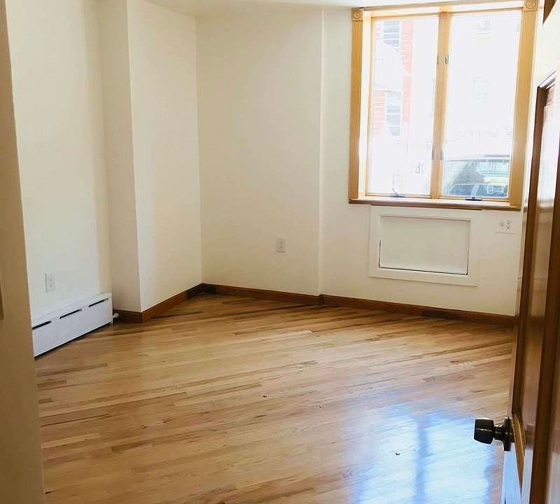 2nd image of 115 Diamond St #E