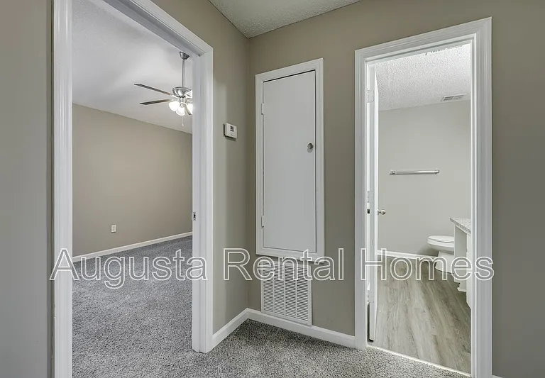 146 Chalet North Ct #146 — Photo 23