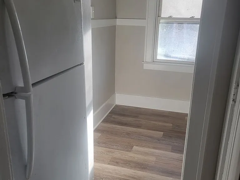 450 Meigs St — Photo 5