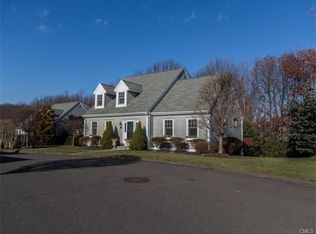 31 Bunker Hill Cir #31, Shelton, CT 06484