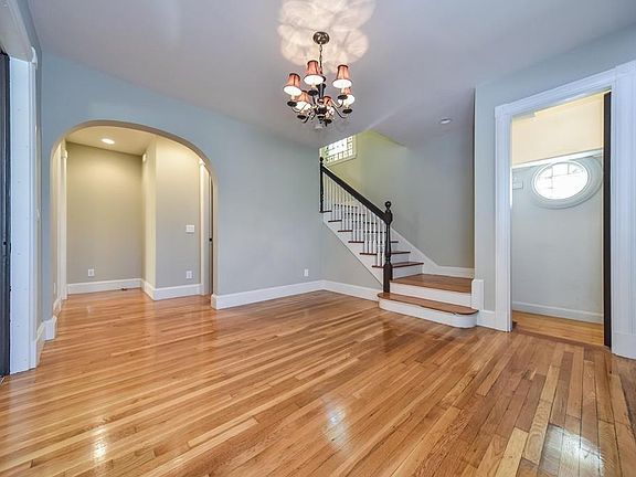 5th image of 29 Woodward Ave