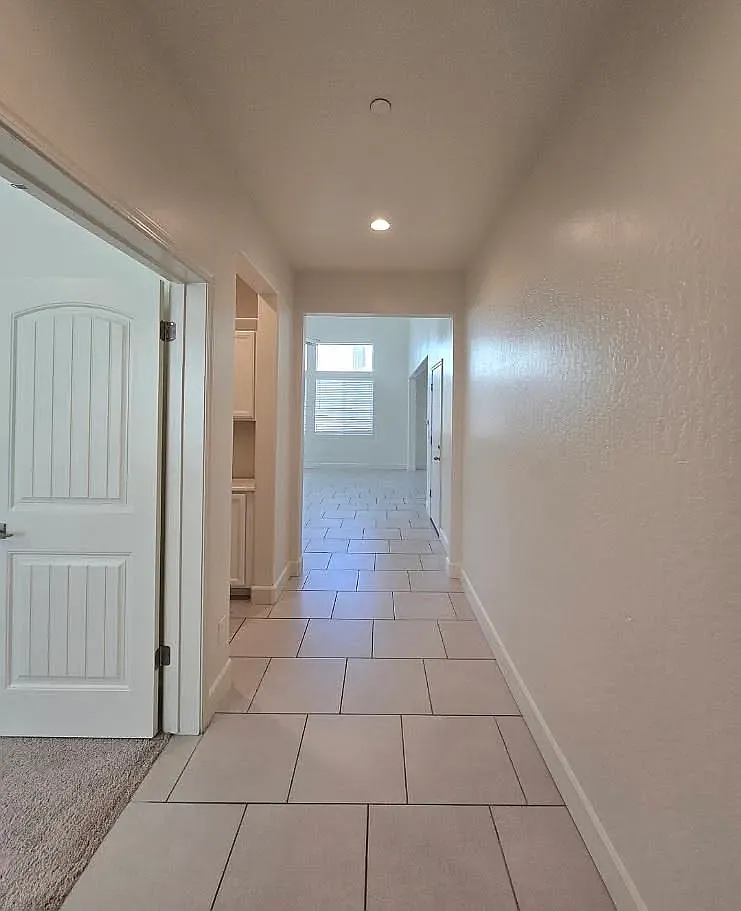 4 bed, 1894 sqft, $2,650 — Photo 2