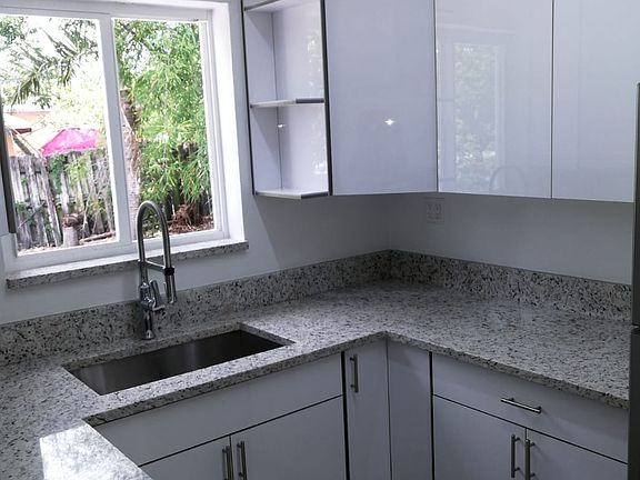 4th image of 4050 NE 12th Ave