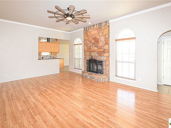 3rd image of 2501 Lindsey Dr