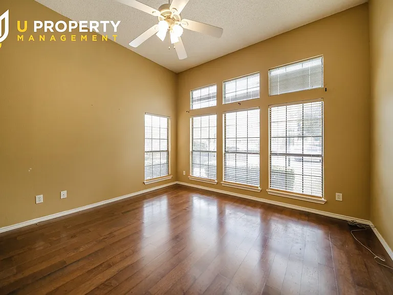 3325 Devonshire Dr — Photo 5