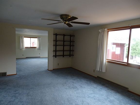 5th image of 536 Lexington St
