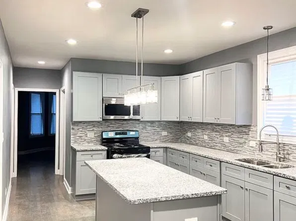 8320 S Kingston Ave #1A, Chicago, IL 60617