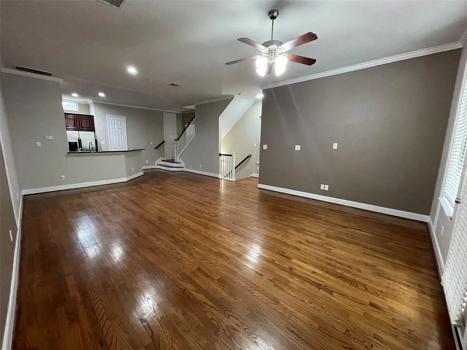 3 bed, 3.5 bath, 2274 sqft, $2,600 — Photo 4