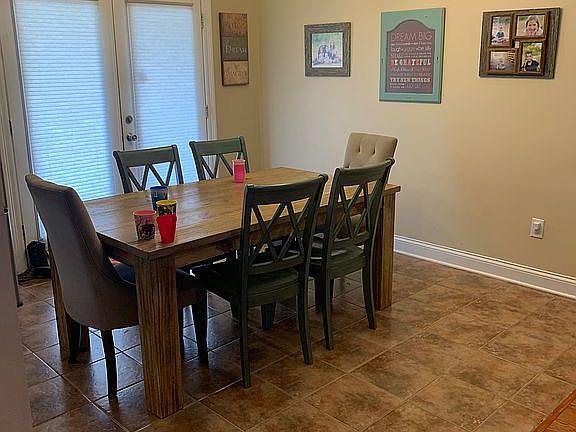 Breakfast nook/dining