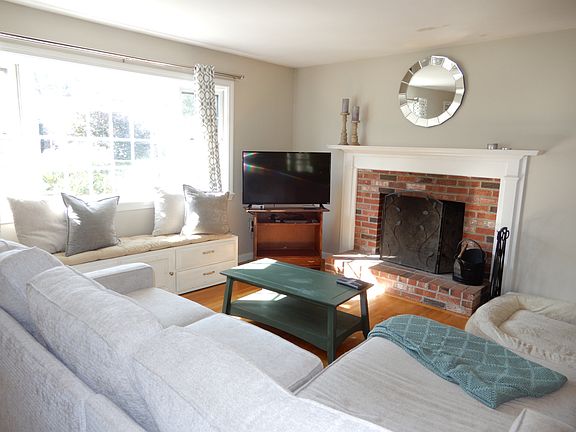 2nd image of 32 Windjammer Ln