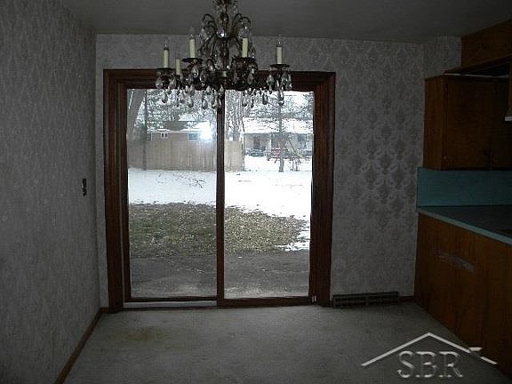 3rd image of 4134 Amelia Dr