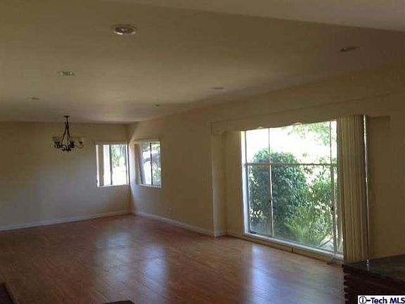 3rd image of 4365 Fairlawn Dr