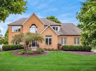8843 Chateau Dr, Pickerington, OH 43147