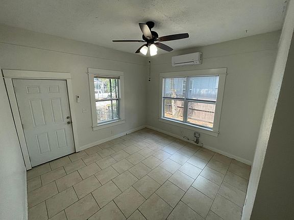 4th image of 416 W Amelia Ave APT 1
