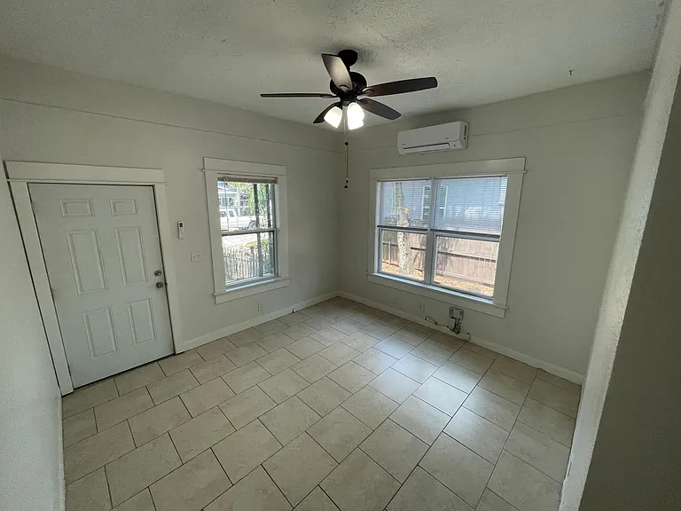 416 W Amelia Ave #1 — Photo 4