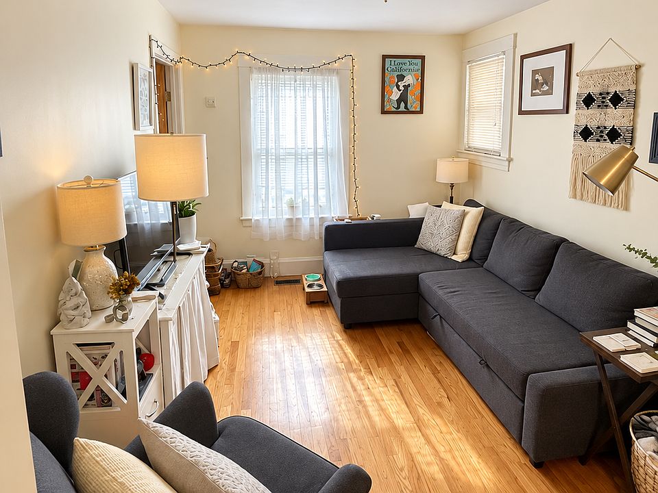 1st image of 19 Bay St #2