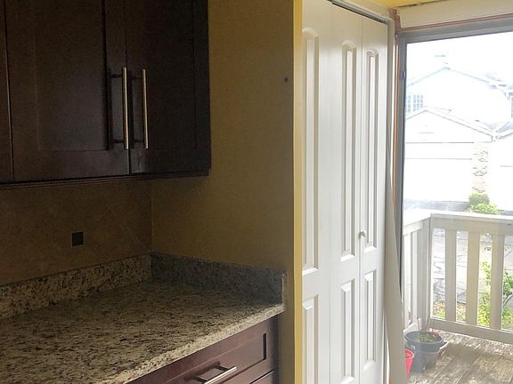 3rd image of 618 W Parkside Dr