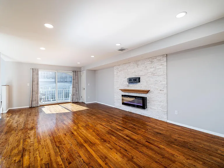 Living room/ Dinning Area