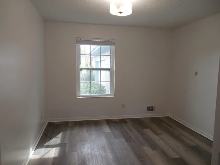107 Springlakes Cir — Photo 11