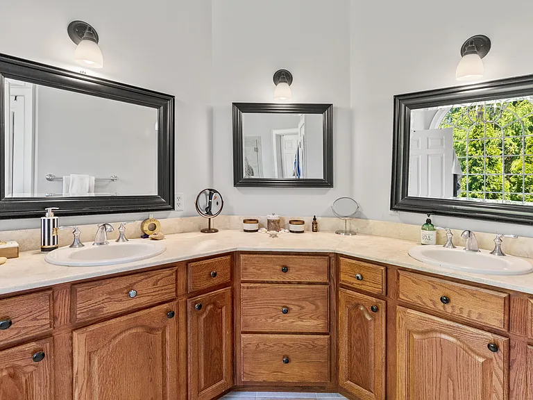 170 Tuckahoe Ln — Photo 16