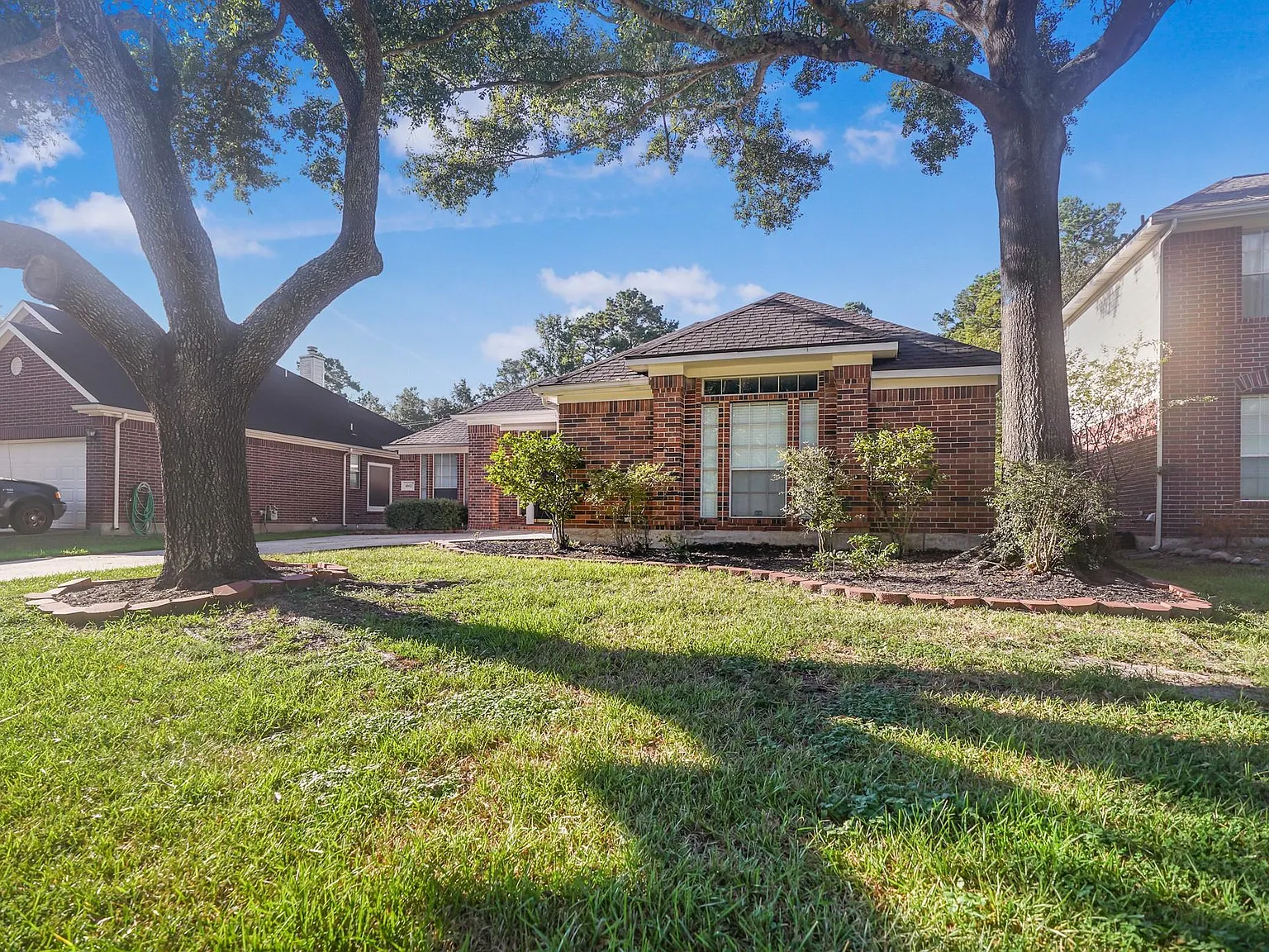 3 bed, 2.0 bath, 2234 sqft, $2,375 — Photo 2