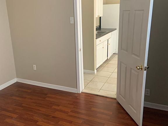5th image of 4434 Mitchell St Floor 1