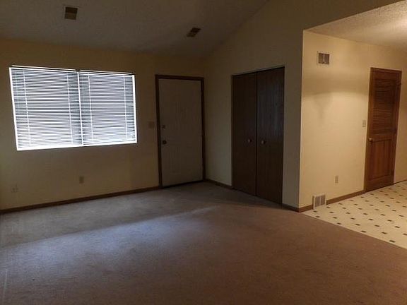 3rd image of 4547 South Ave #4