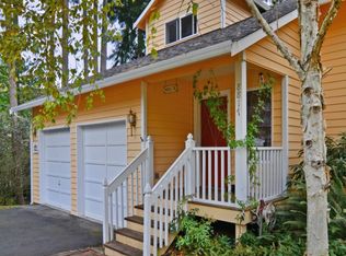 8817 NE New London Ct, Bainbridge Island, WA 98110