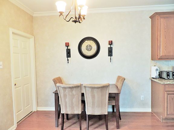 3rd image of 2668 Dunbar Dr