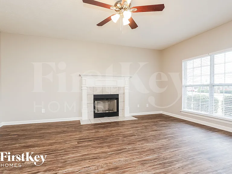 837 Manderlay Way — Photo 2