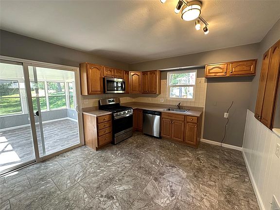 4th image of 9202 Alpine Dr