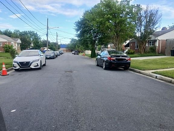 Exterior Neighborhood (street photo)