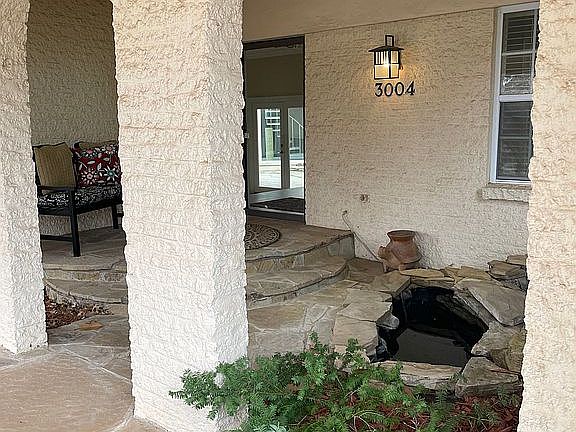 3rd image of 3004 Thorn Ridge Rd