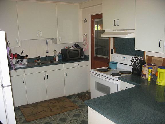 Kitchen in front 