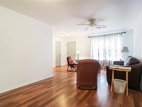 5th image of 4103 SE 12th St