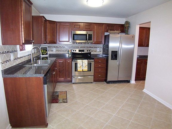 2nd image of 3448 Waltham Cir