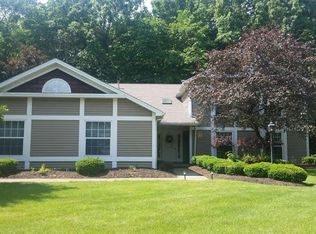 1327 Fox Run Dr, Youngstown, OH
