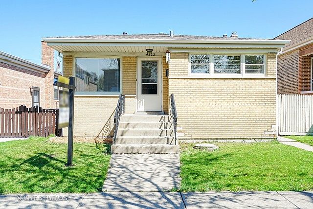 1st image of 4822 W Ainslie St