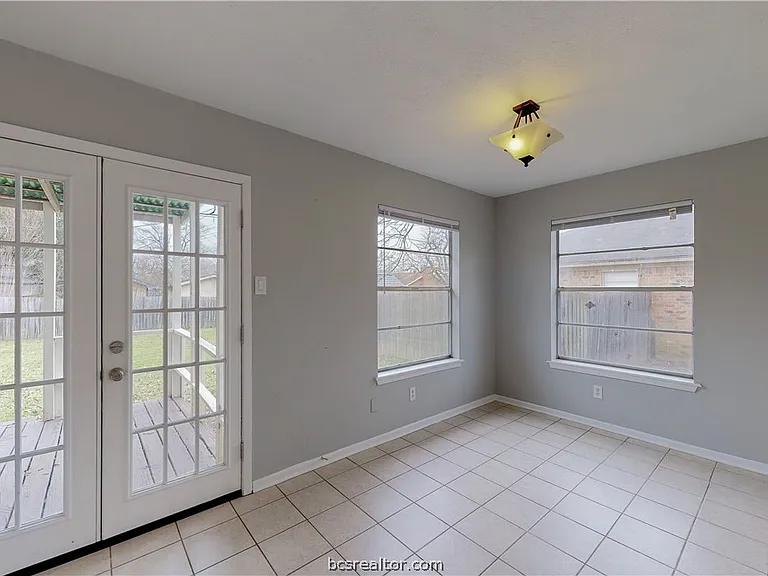 1107 Braeswood Dr — Photo 12