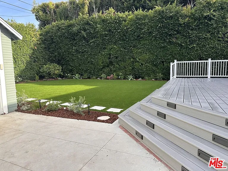 1441 N Ogden Dr — Photo 21