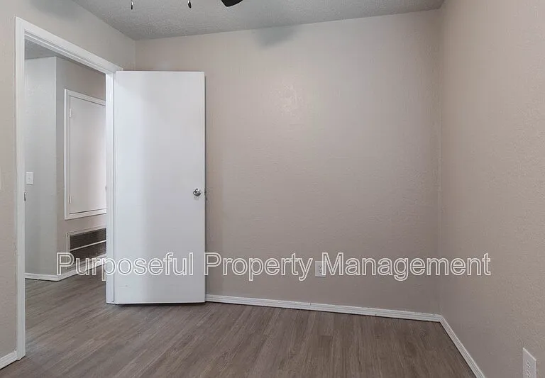 313 Belmont Dr — Photo 13