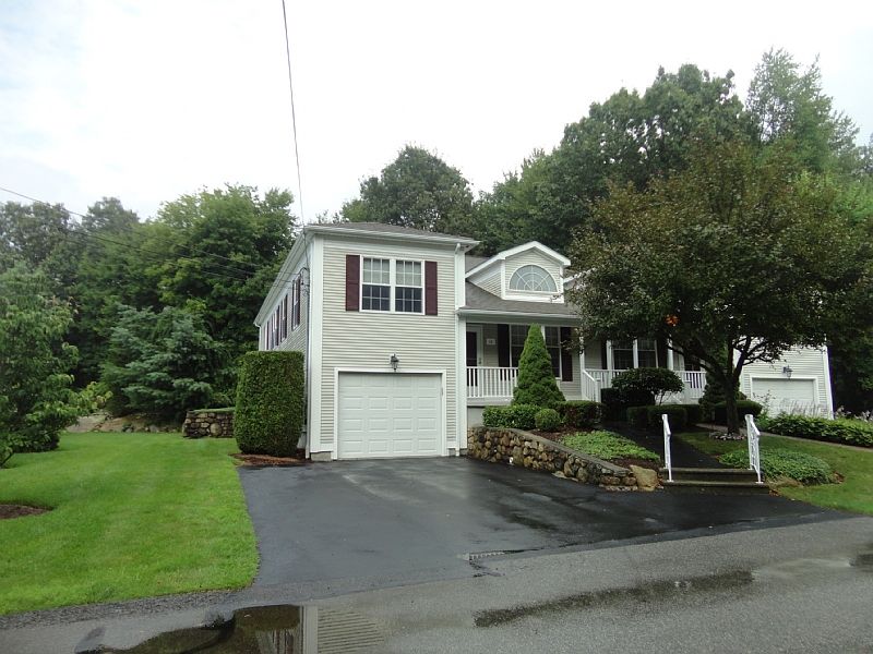 1st image of 14 Orchard Meadows Dr