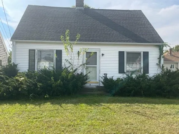 45 Metropolitan Park Dr, Riverside, RI 02915