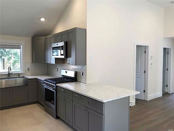 3rd image of 17 Neville St