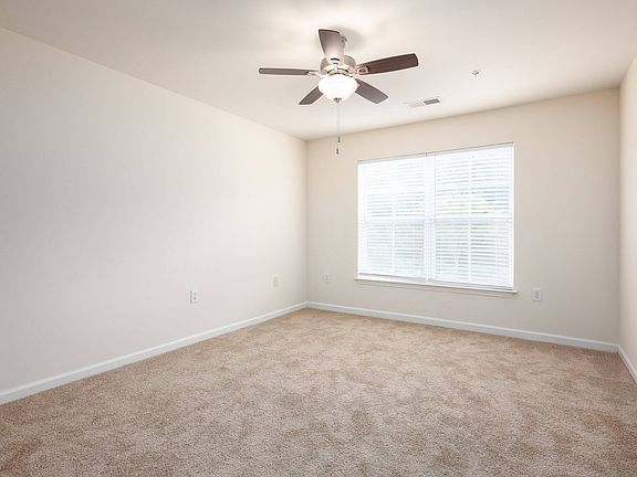 5th image of 933 Meadow Oak Dr #307