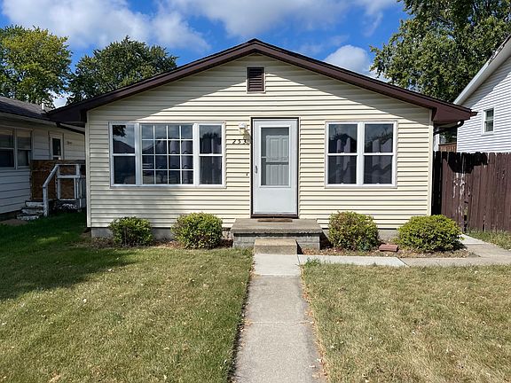 3rd image of 253 N Van Buren Ave