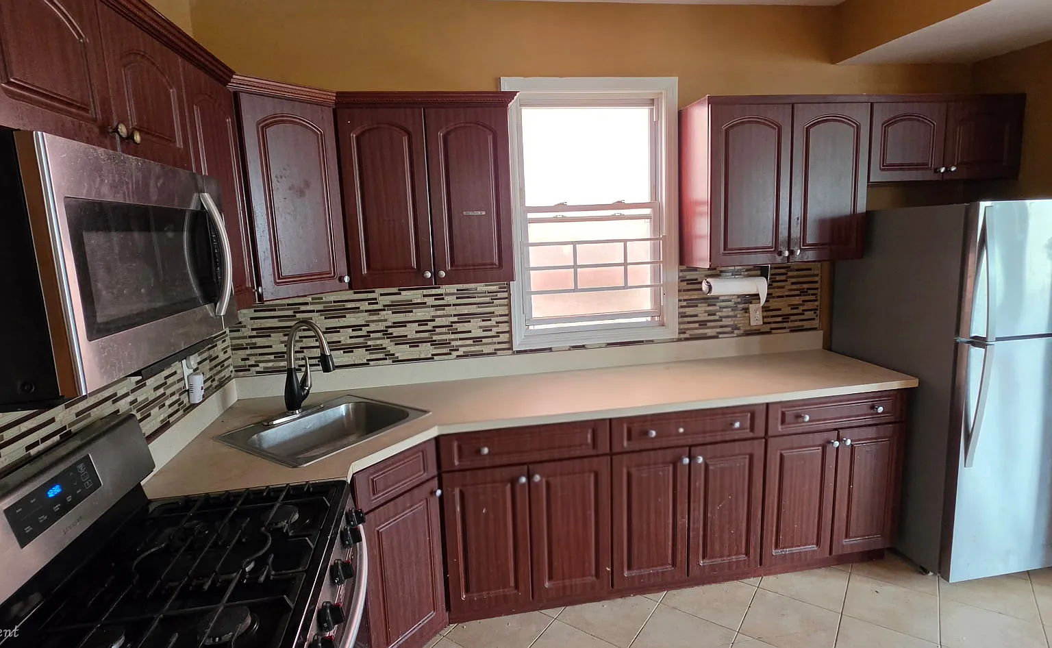 3 bed, 1050 sqft, $3,753 — Photo 4