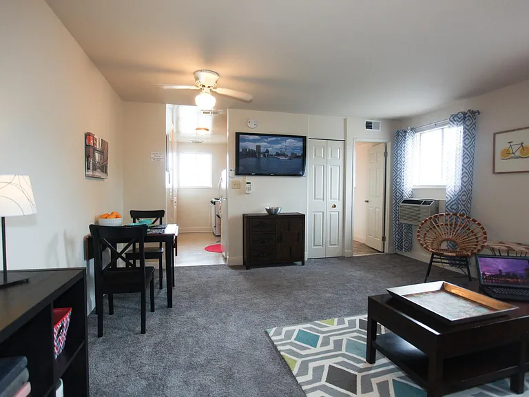 Parkside Gardens Apartments and Townhouses — Photo 31