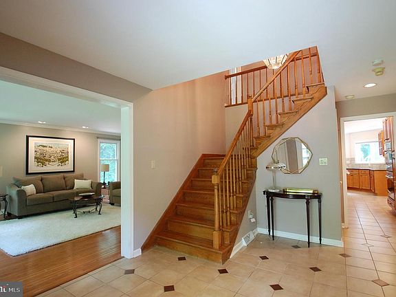 4th image of 51 Wyndham Ln